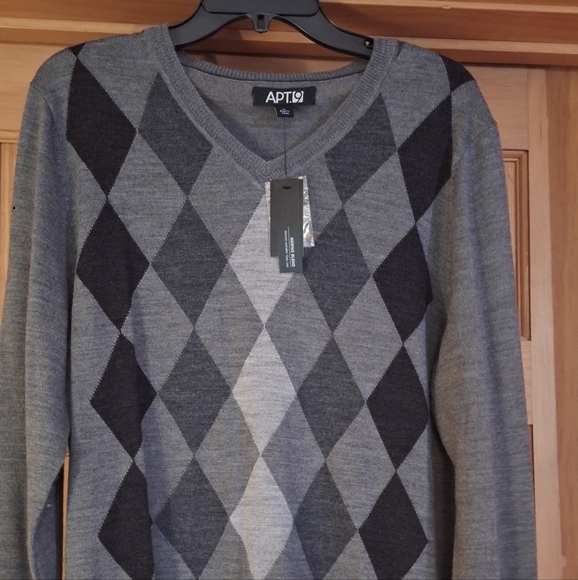 Apt. 9 Men's V-Neck Gray and Black Mwrino Blend Argyle Sweater - Picture 1 of 5